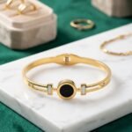Black Onyx Centerpiece Handcuff