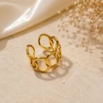 Golden Interlocking Link Statement Ring