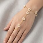 Golden Pearl Daisy Hand Harness Angla